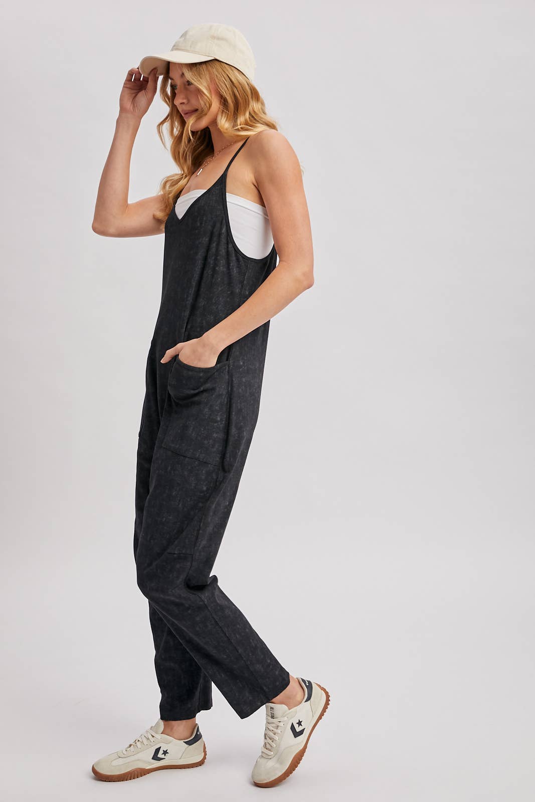 Bluivy: SLEEVELESS V-NECK ONESIE JUMPSUIT WITH POCKETS