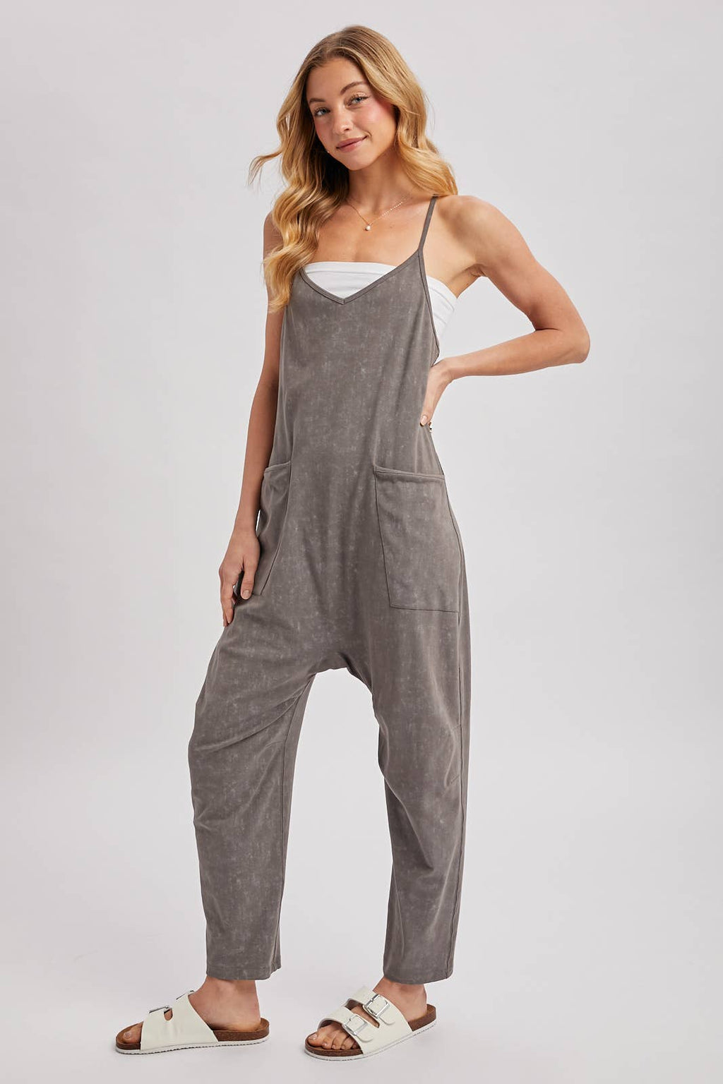 Bluivy: SLEEVELESS V-NECK ONESIE JUMPSUIT WITH POCKETS