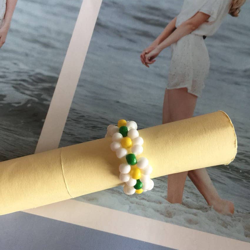 Josslyn: BEADED FLOWER STRETCH RINGS