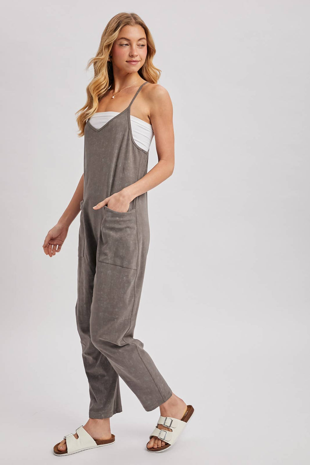 Bluivy: SLEEVELESS V-NECK ONESIE JUMPSUIT WITH POCKETS