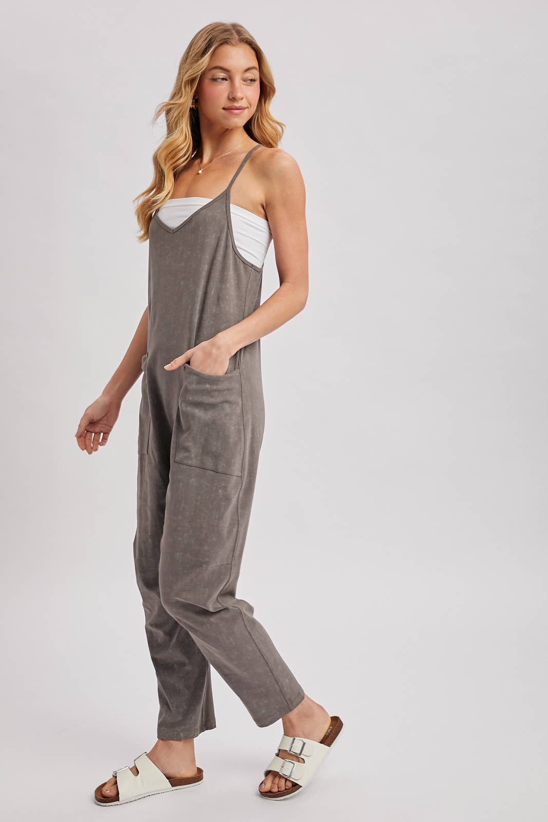 Bluivy: SLEEVELESS V-NECK ONESIE JUMPSUIT WITH POCKETS