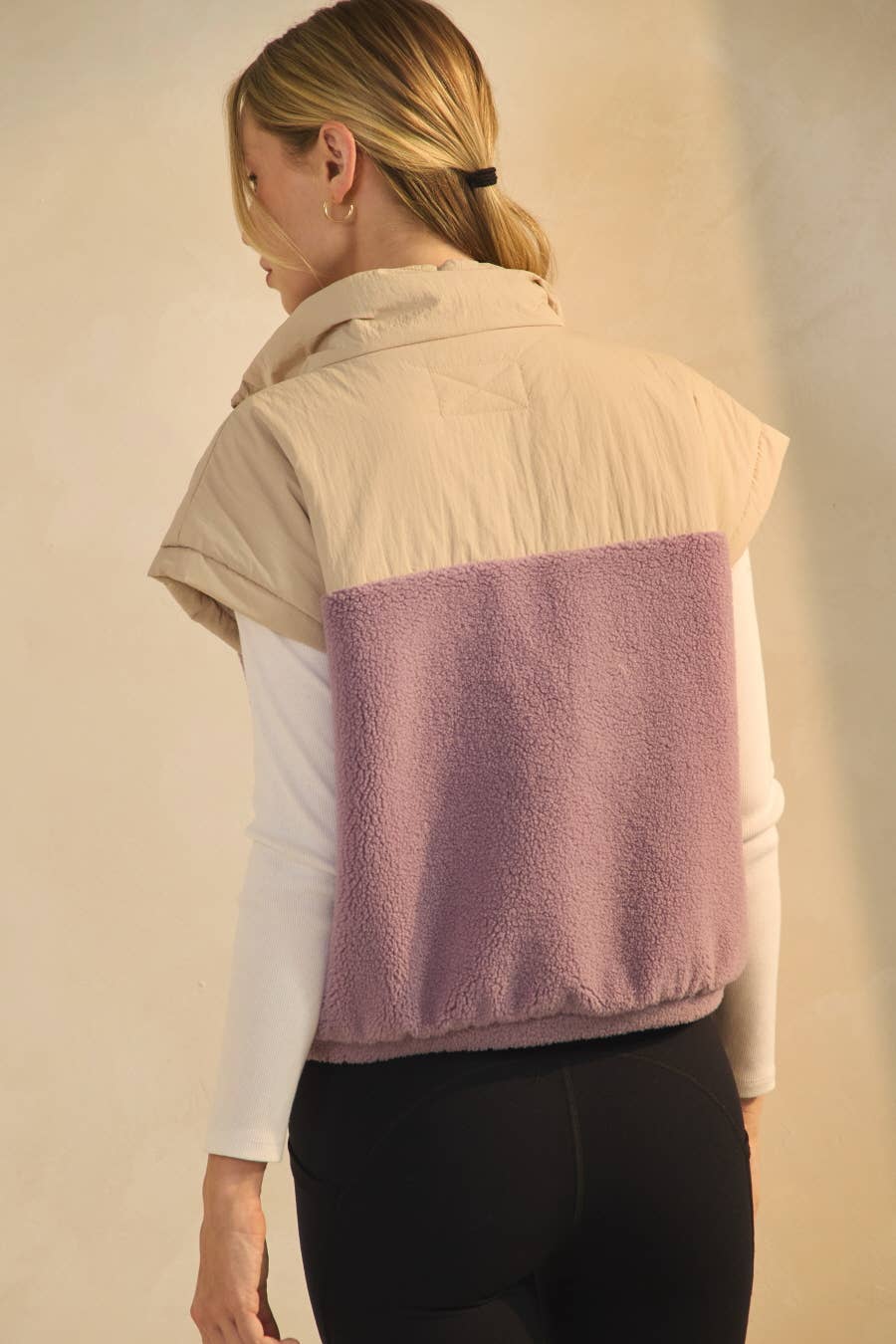 Oddi: Colorblock Sleeveless Pullover