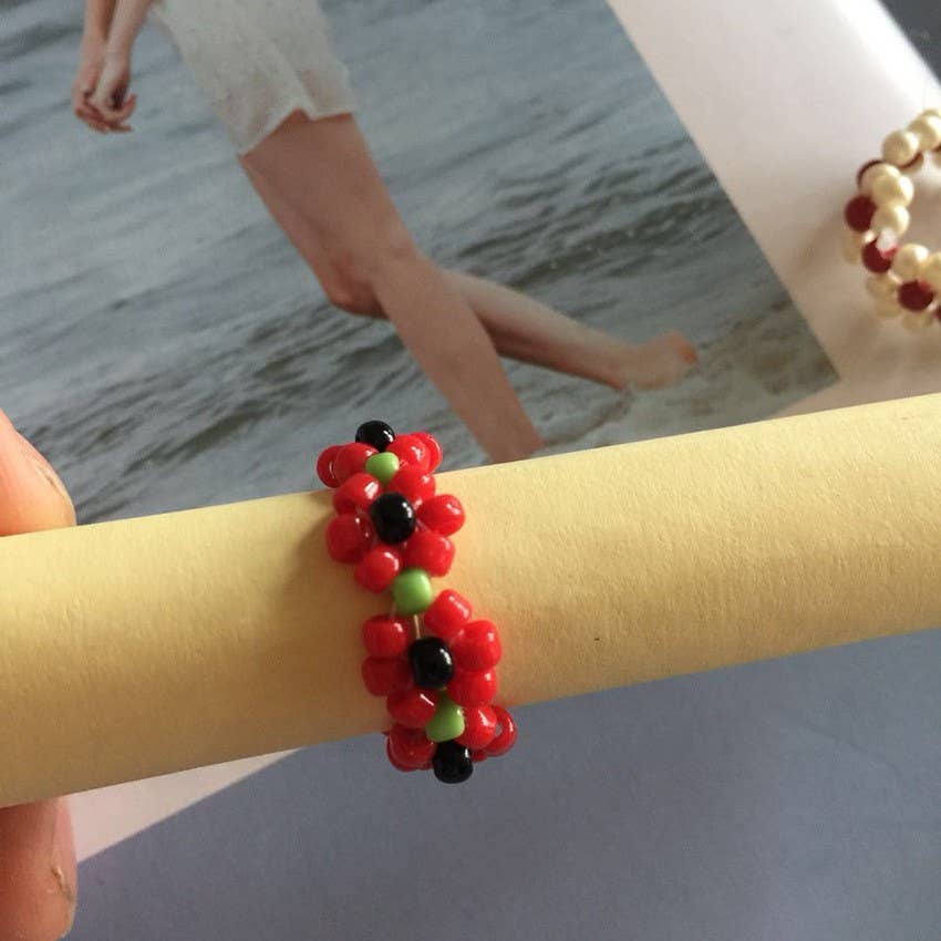 Josslyn: BEADED FLOWER STRETCH RINGS