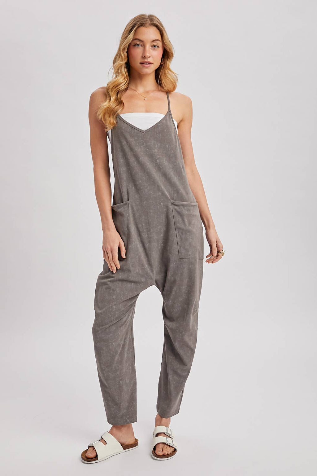 Bluivy: SLEEVELESS V-NECK ONESIE JUMPSUIT WITH POCKETS