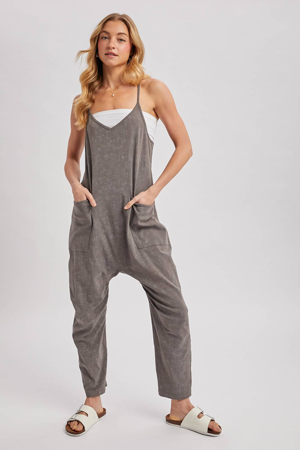 Bluivy: SLEEVELESS V-NECK ONESIE JUMPSUIT WITH POCKETS