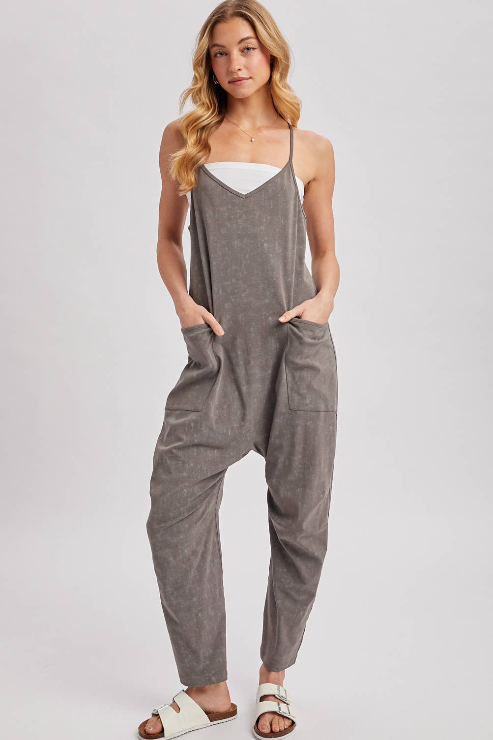 Bluivy: SLEEVELESS V-NECK ONESIE JUMPSUIT WITH POCKETS