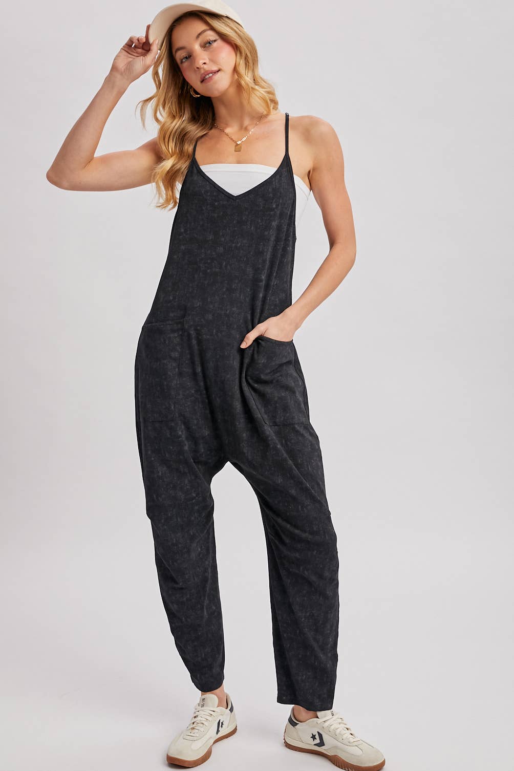 Blue Ivy ash-colored V-neck jumper with a relaxed fit