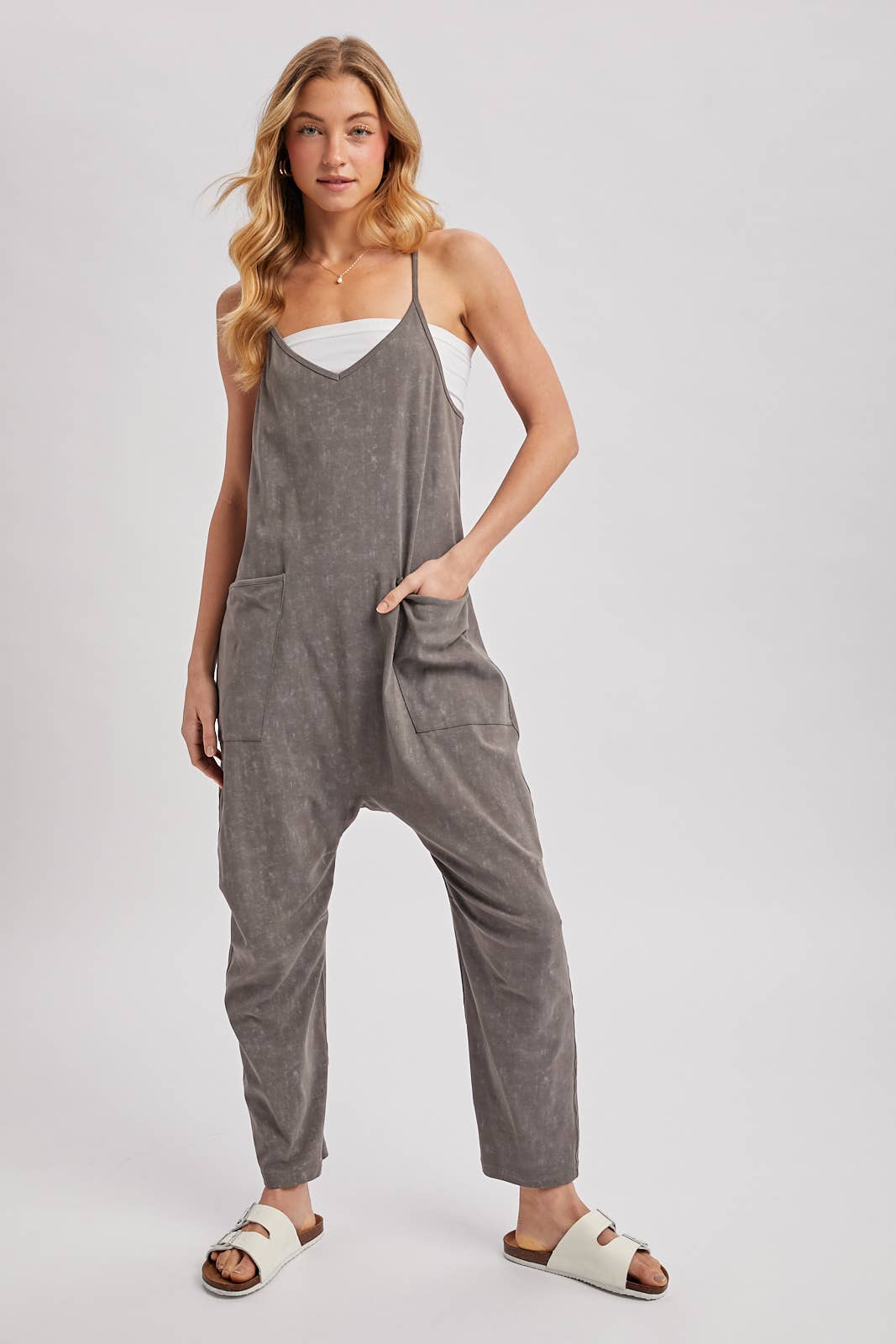Bluivy: SLEEVELESS V-NECK ONESIE JUMPSUIT WITH POCKETS