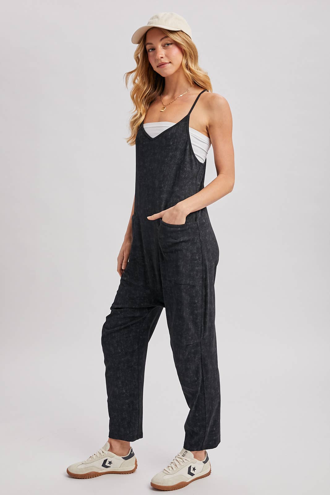 Bluivy: SLEEVELESS V-NECK ONESIE JUMPSUIT WITH POCKETS