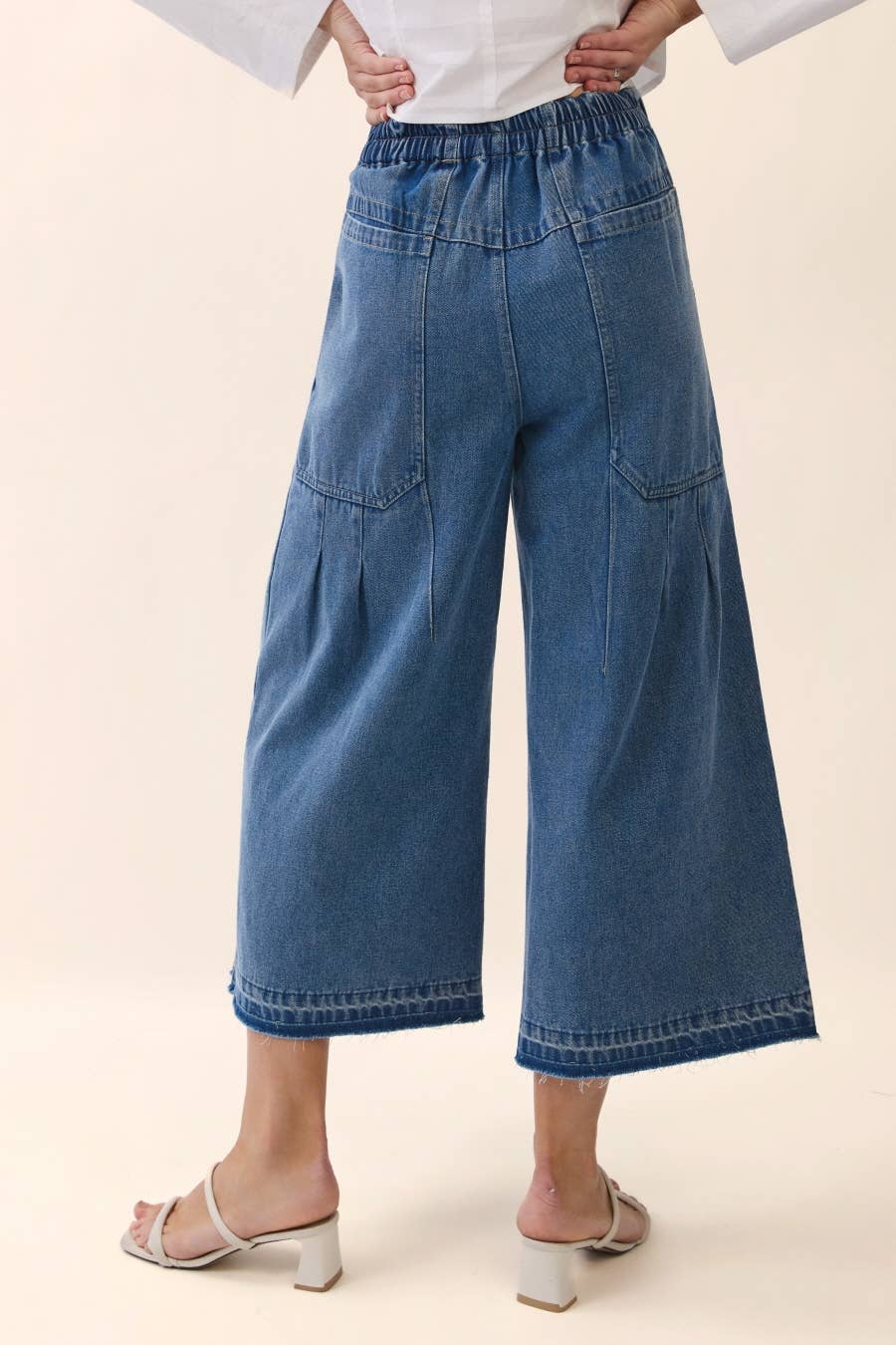 Oddi: Washed Denim Capri Pants