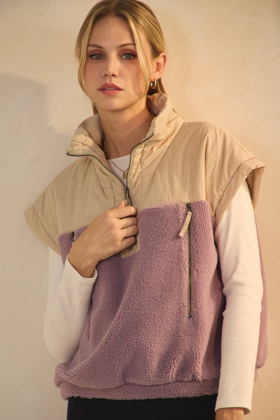 Oddi: Colorblock Sleeveless Pullover