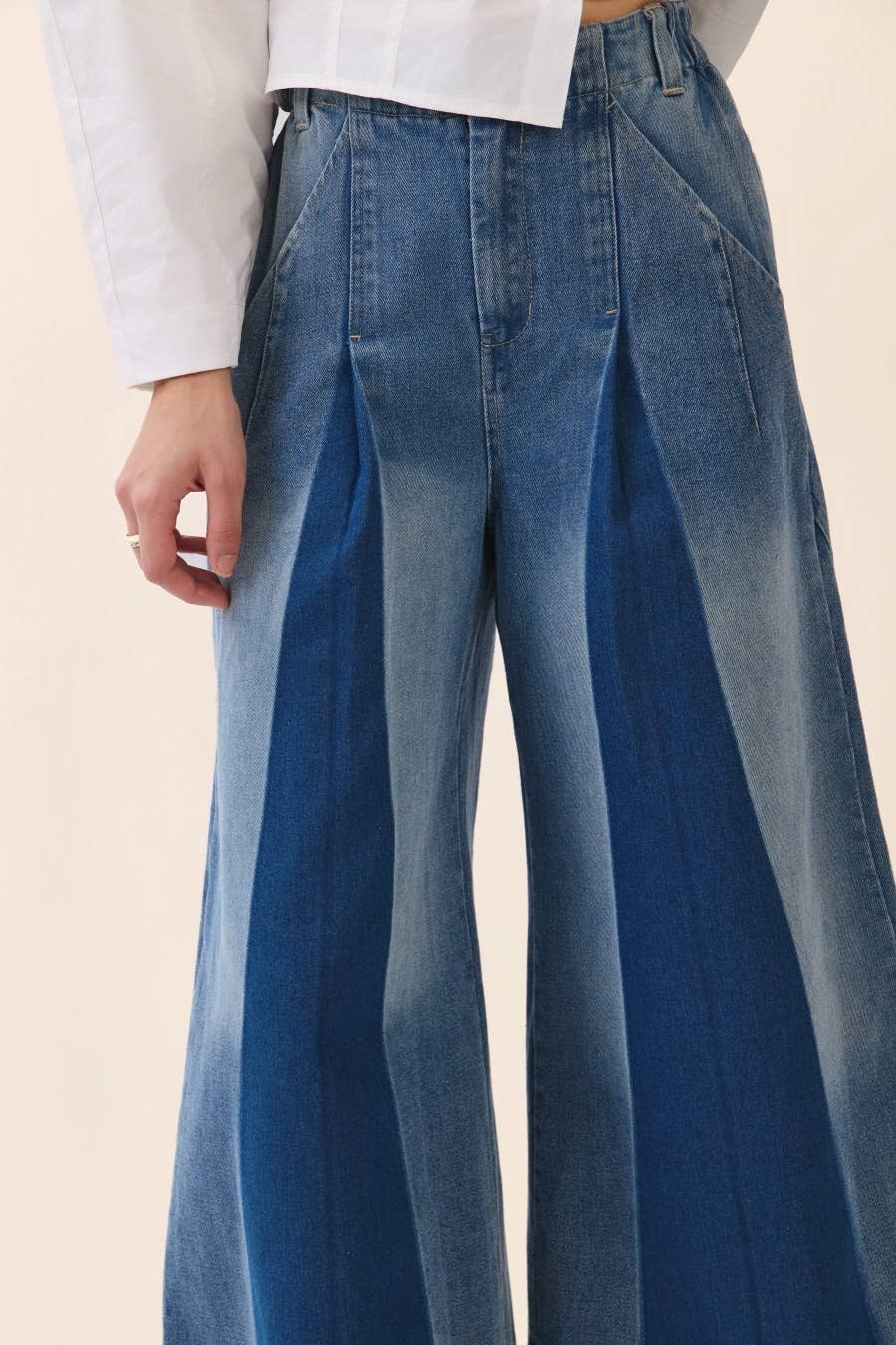 Oddi: Washed Denim Capri Pants