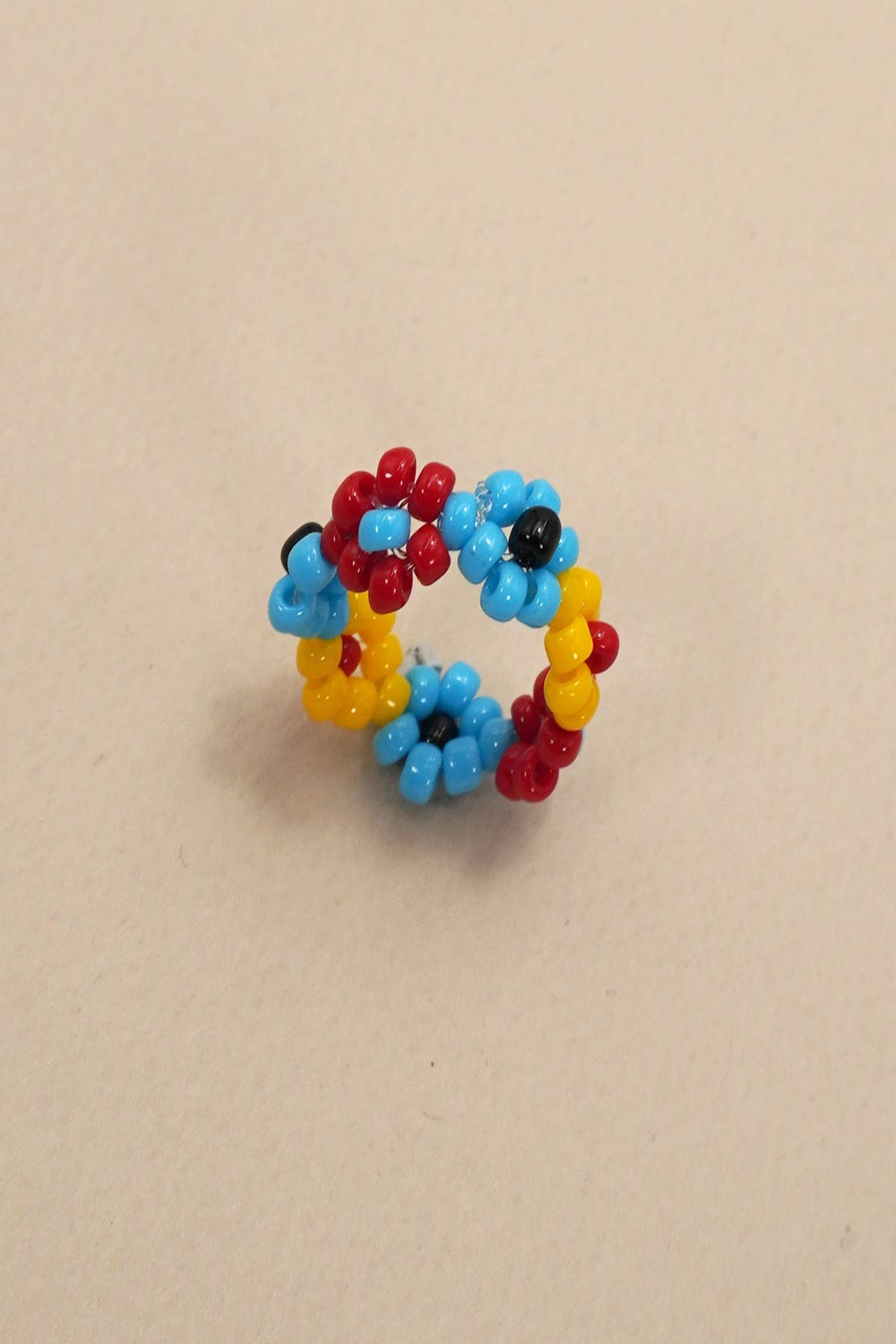Josslyn: BEADED FLOWER STRETCH RINGS