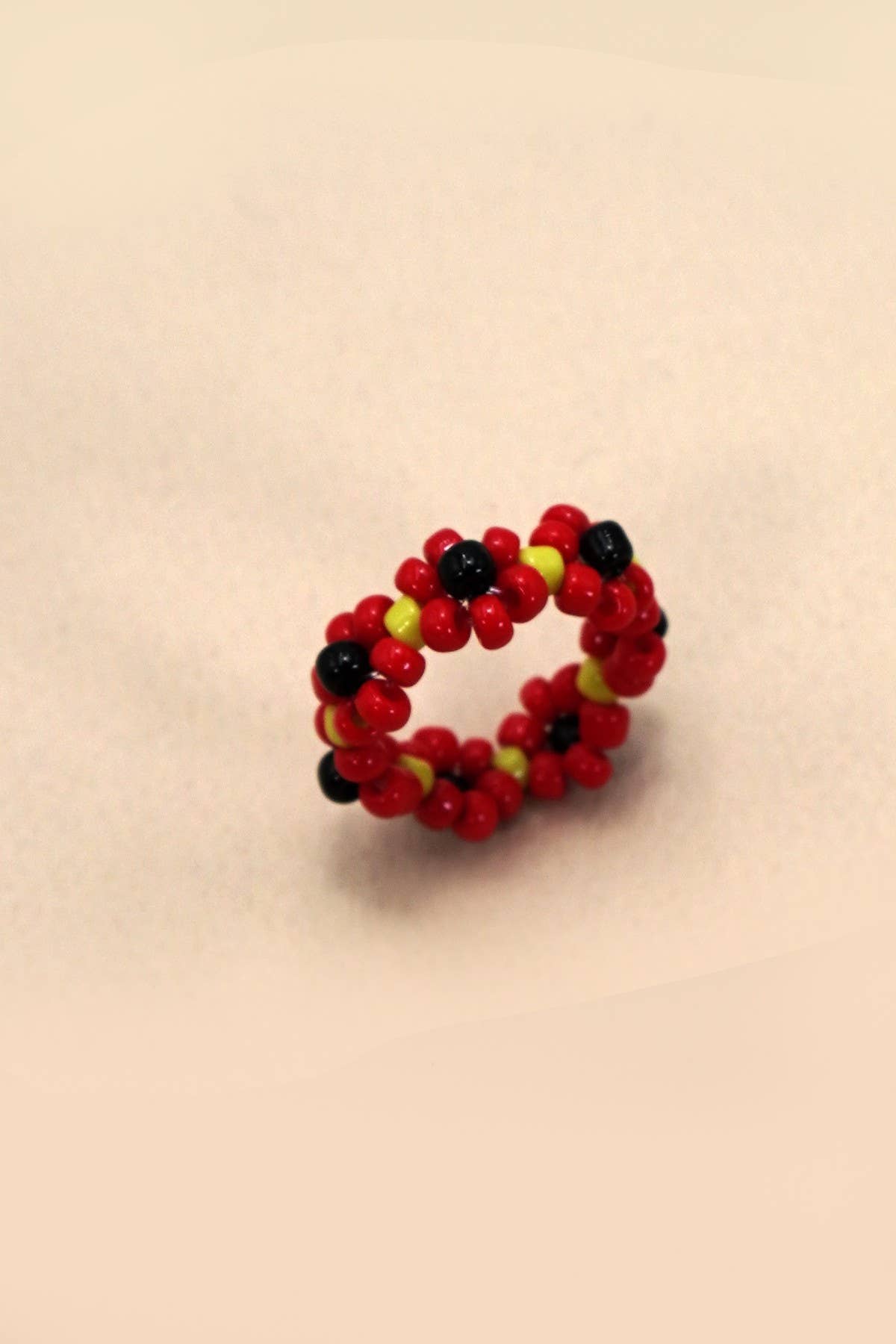 Josslyn: BEADED FLOWER STRETCH RINGS